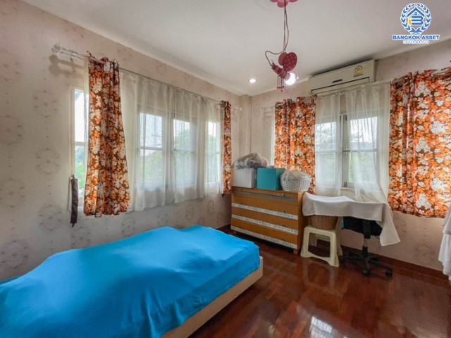 *****บ้านเดี่ยวมือสองย่านปทุมธานี ม.กฤษดานคร19 พหลโยธิน เนื้อที่กว้างขวางมากถึง 163 ตร.ว. ฟังก์ชัน 4 ห้องนอน 3 ห้องน้ำ ที่จอดรถ 2 คัน พร้อมเข้าอยู่ พื้นที่กว้างขวาง บนทำเลเดินทางสะดวก ใกล้รถไฟฟ้าสายสีแดง "สถานีฟิวเจอร์พาร์ค รังสิต" และทางด่วน "รังสิต"